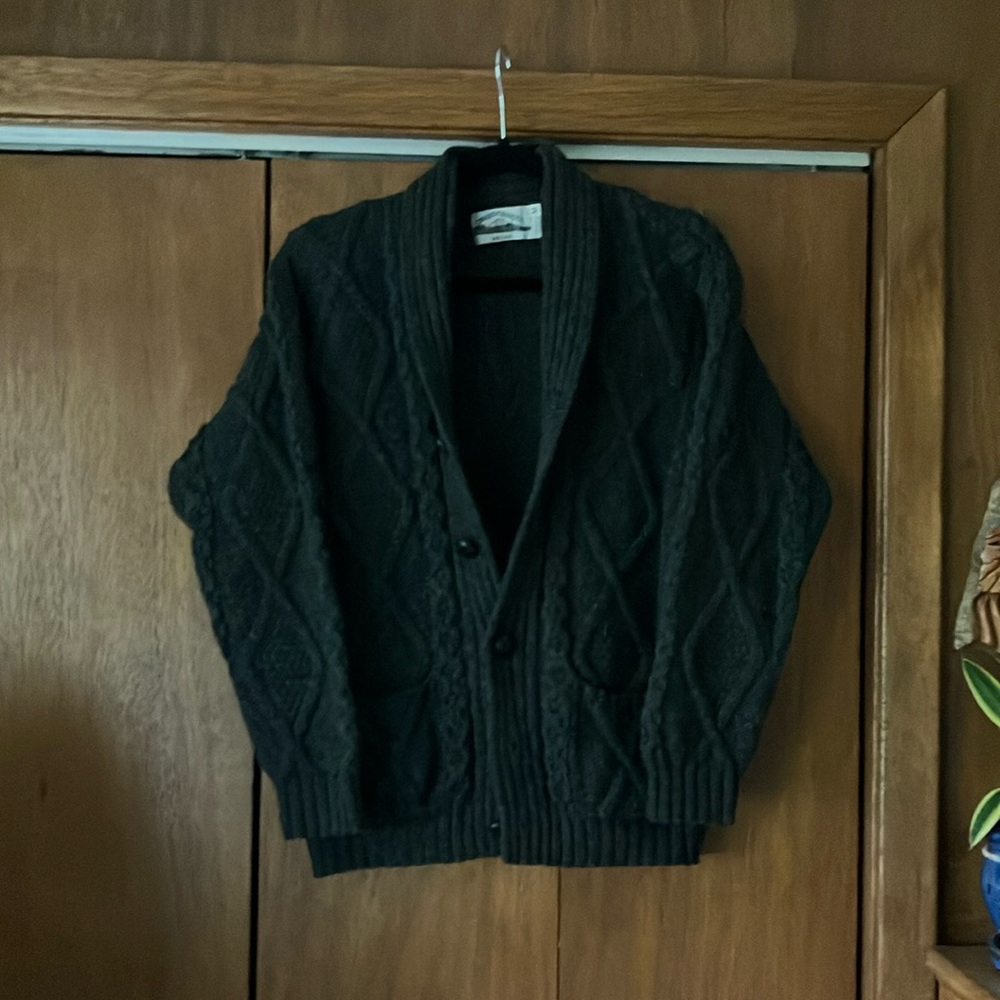 Aran Crafts 100% wool Sweater Medium, Charcoal Gray